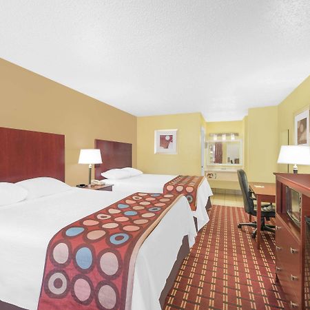 Super 8 By Wyndham Kerrville Tx Buitenkant foto