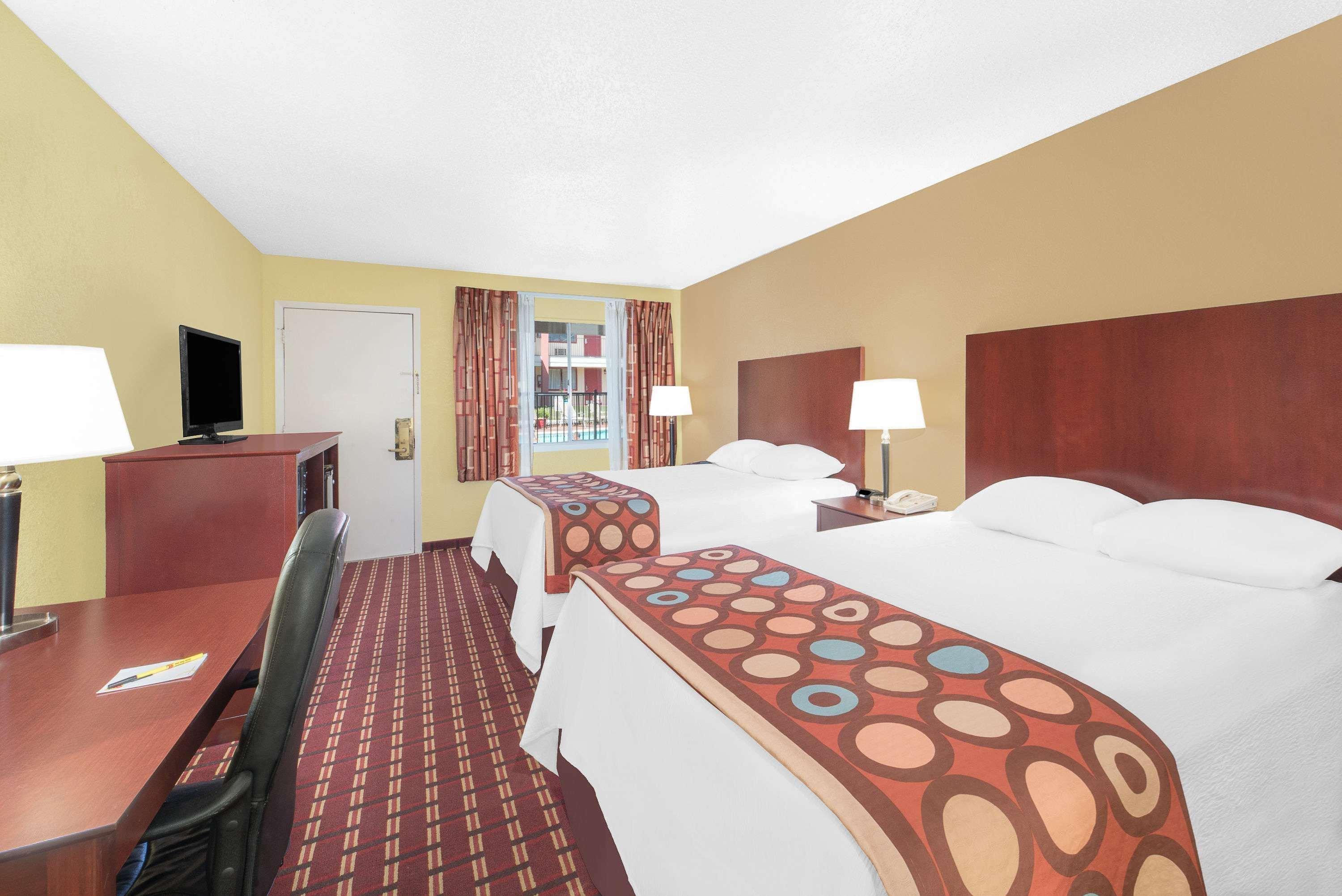 Super 8 By Wyndham Kerrville Tx Buitenkant foto