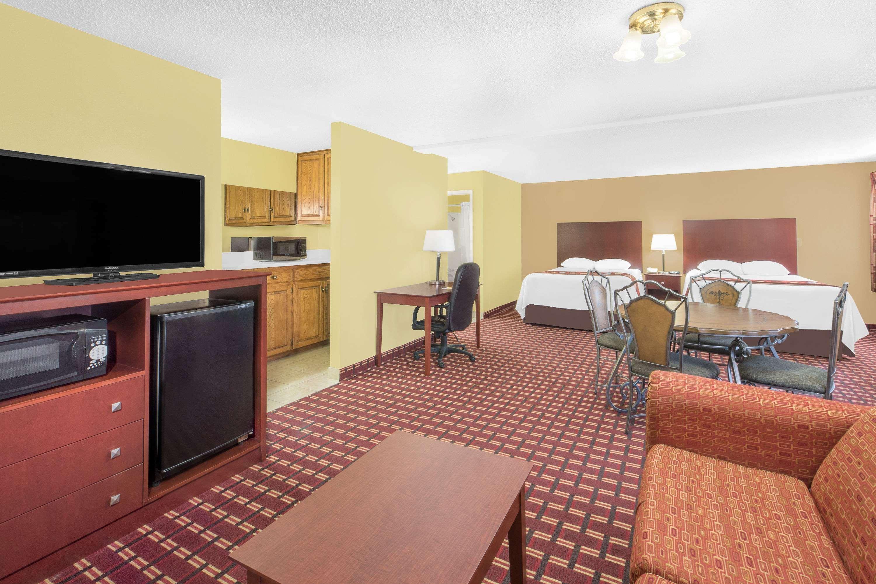 Super 8 By Wyndham Kerrville Tx Buitenkant foto