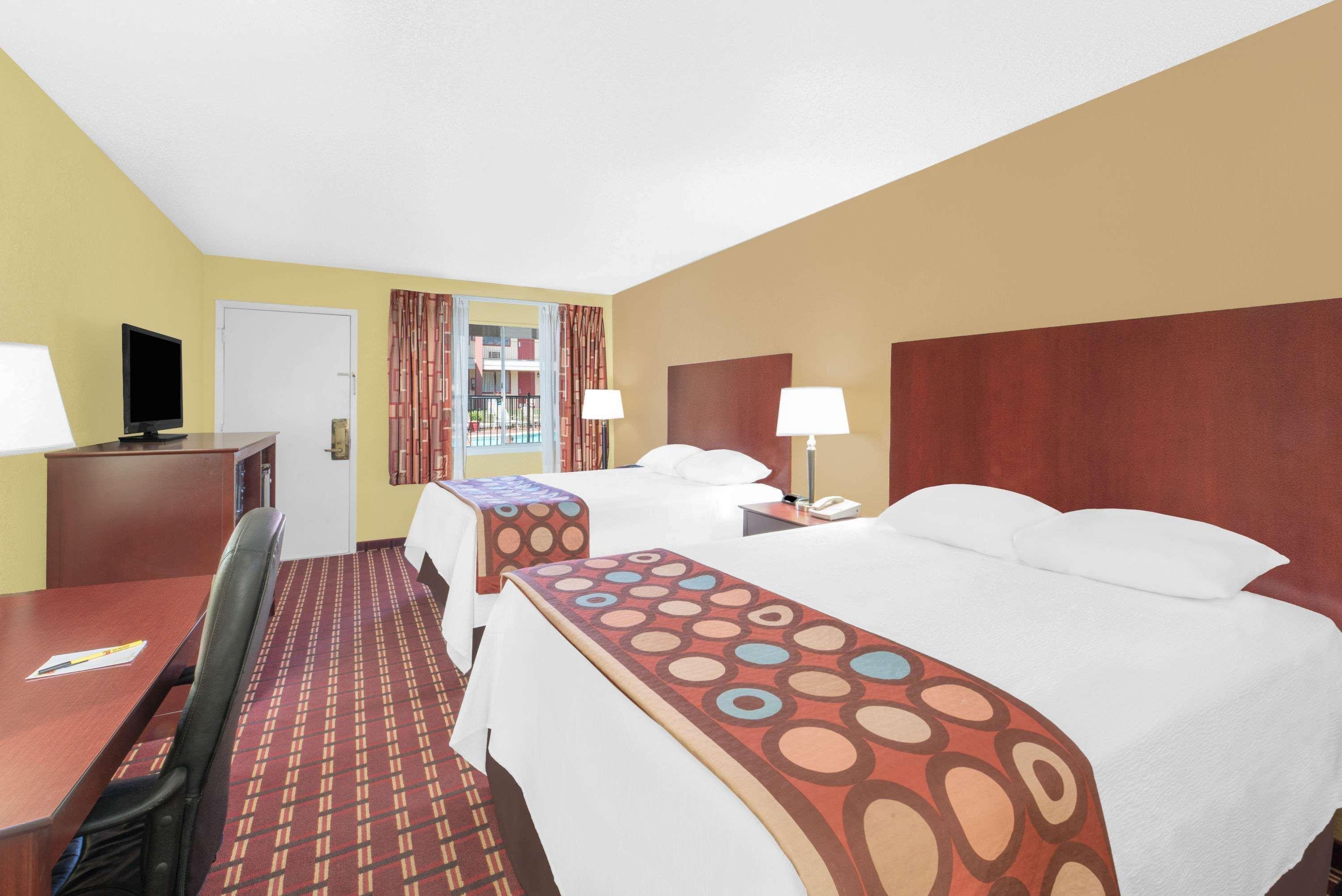 Super 8 By Wyndham Kerrville Tx Buitenkant foto