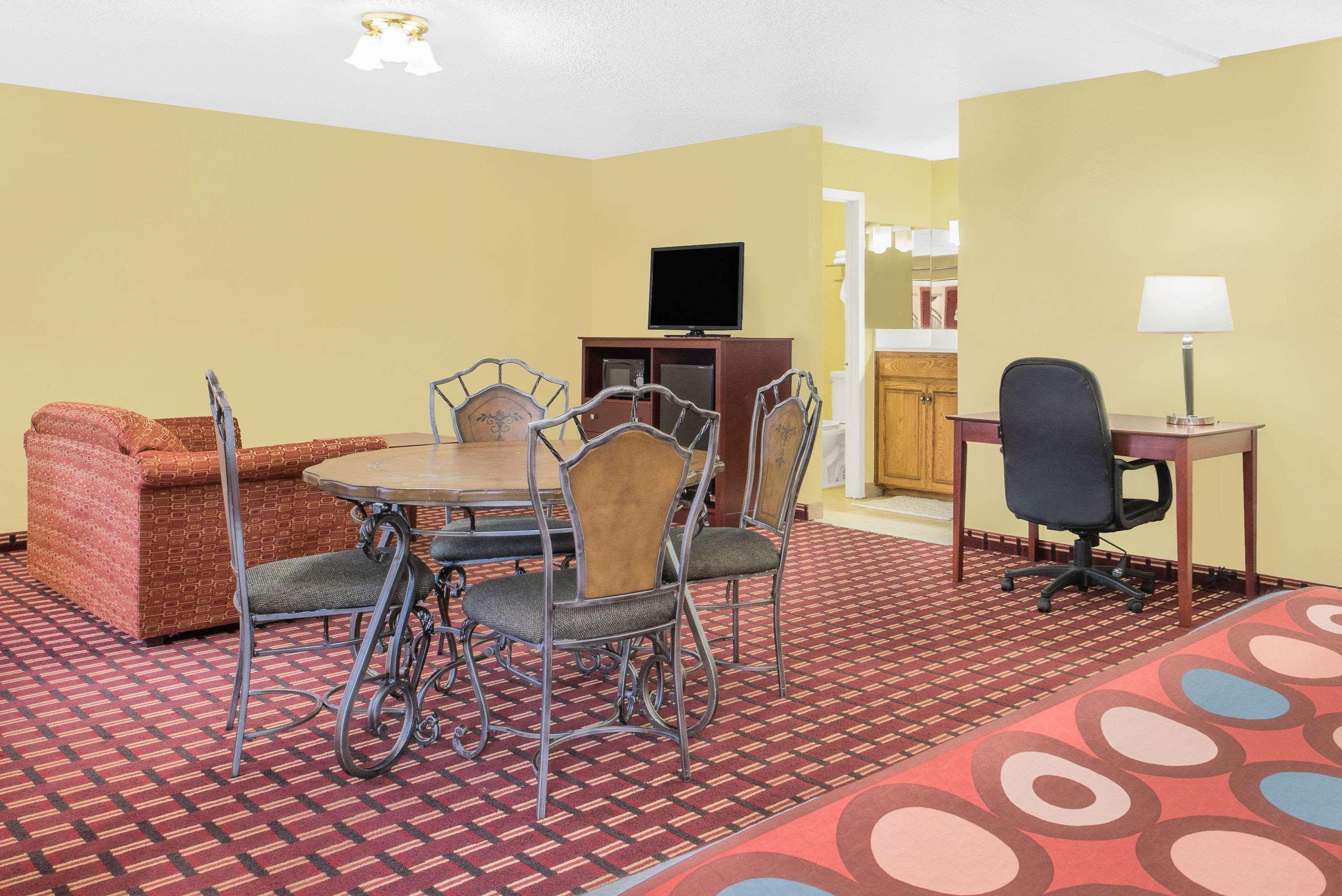 Super 8 By Wyndham Kerrville Tx Buitenkant foto