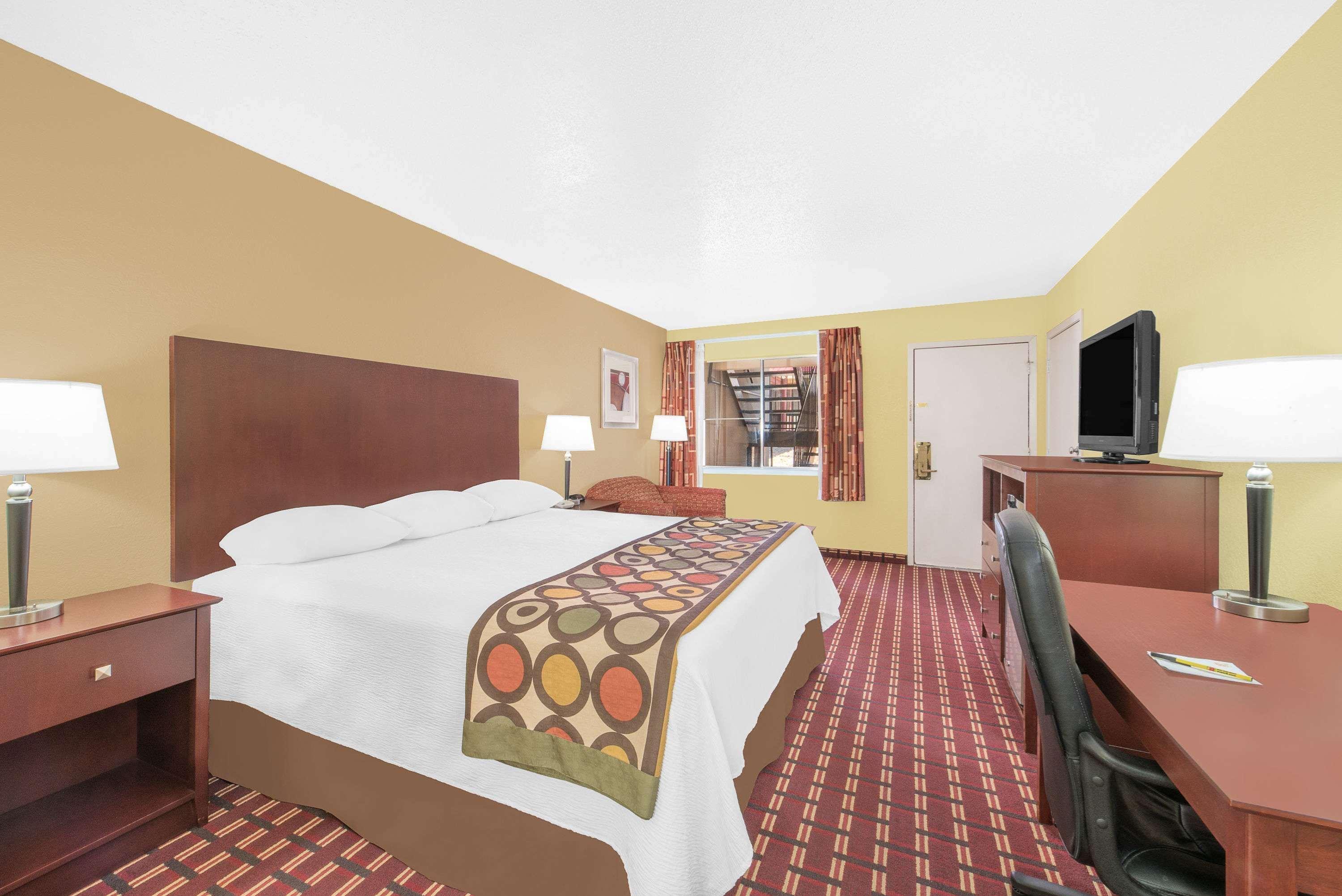 Super 8 By Wyndham Kerrville Tx Buitenkant foto