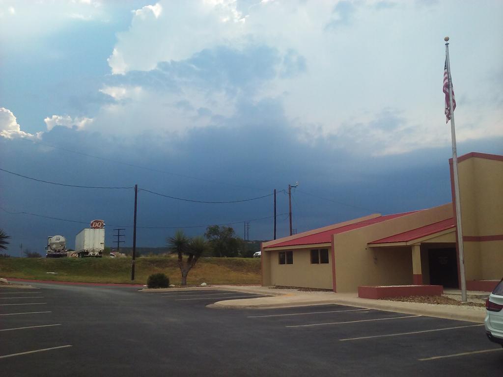 Super 8 By Wyndham Kerrville Tx Buitenkant foto