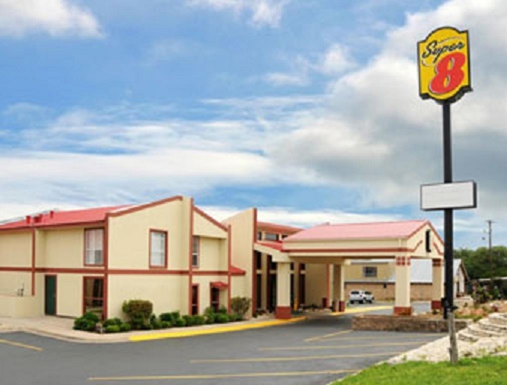 Super 8 By Wyndham Kerrville Tx Buitenkant foto
