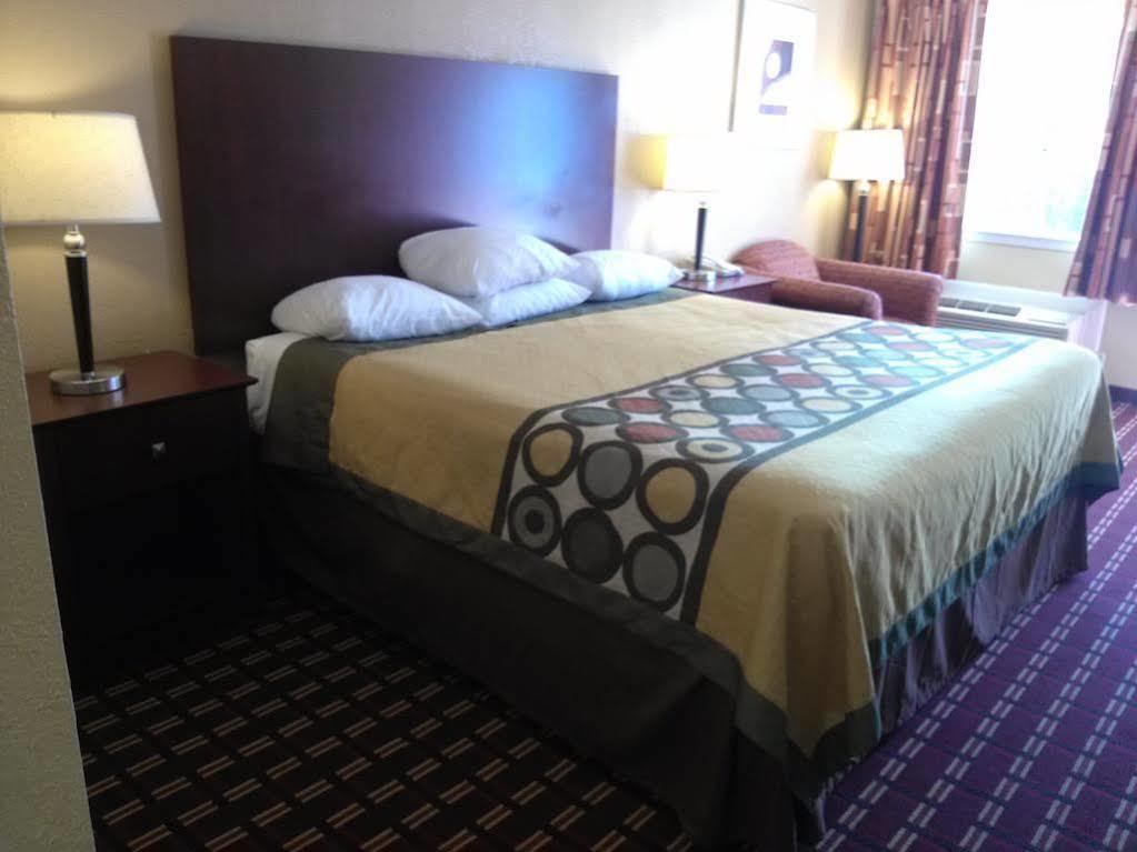 Super 8 By Wyndham Kerrville Tx Buitenkant foto