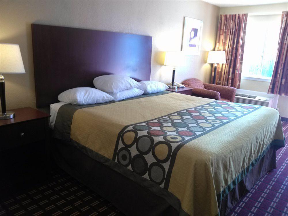 Super 8 By Wyndham Kerrville Tx Buitenkant foto